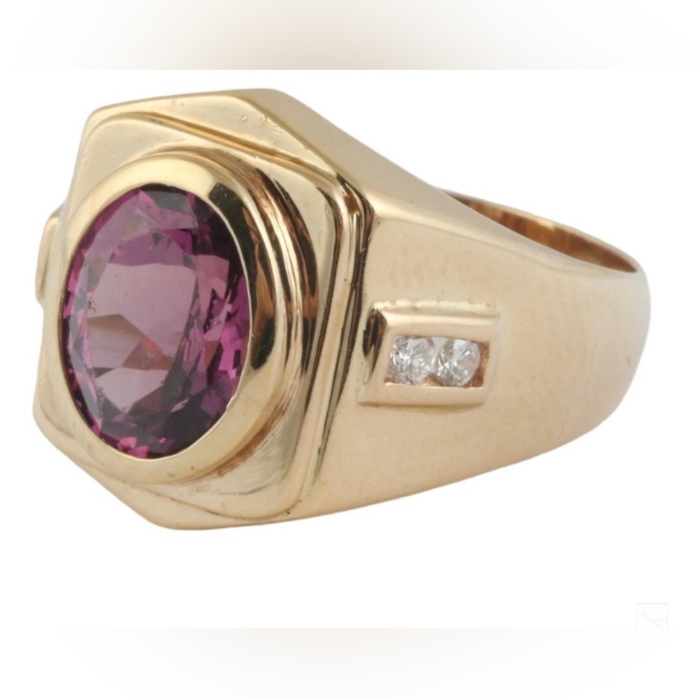 14k gold ring pink tourmaline and diamonds. Size 7 . Total weight 8.5 gr…